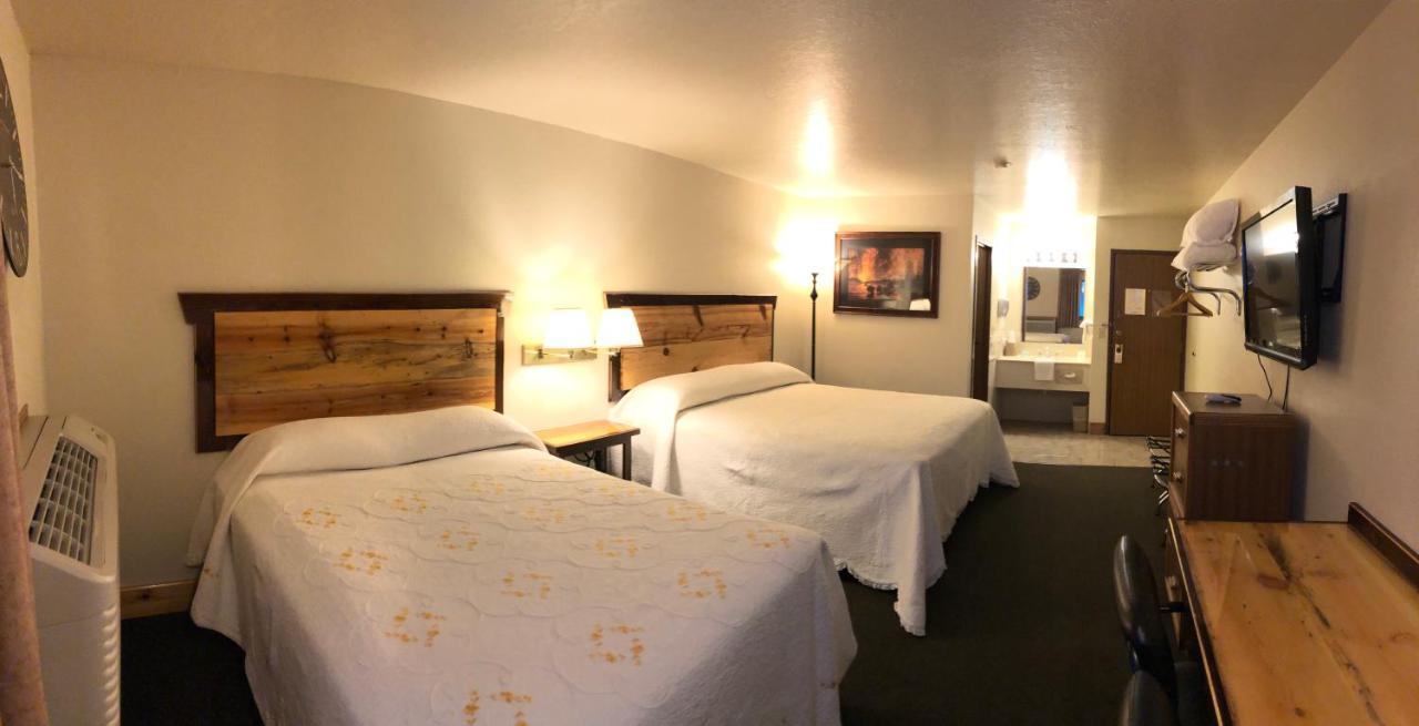 Yellowstone Village Inn And Suites Gardiner Kültér fotó