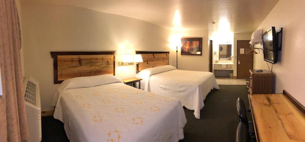 Yellowstone Village Inn And Suites Gardiner Kültér fotó